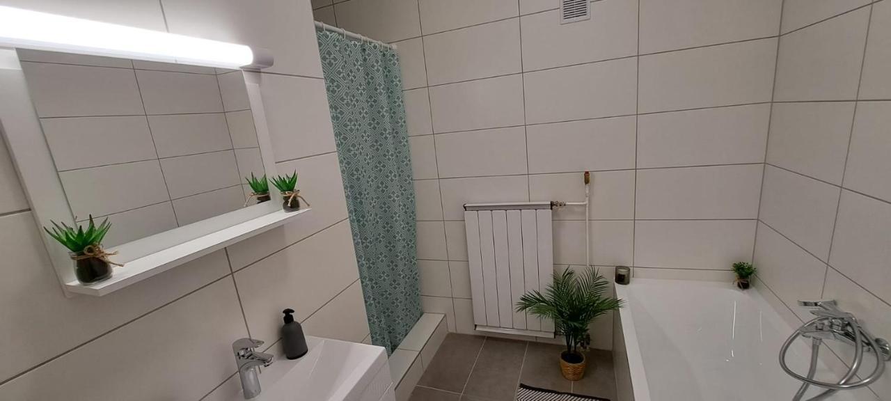 Babi Apartmanhaz Gyenesdiás エクステリア 写真